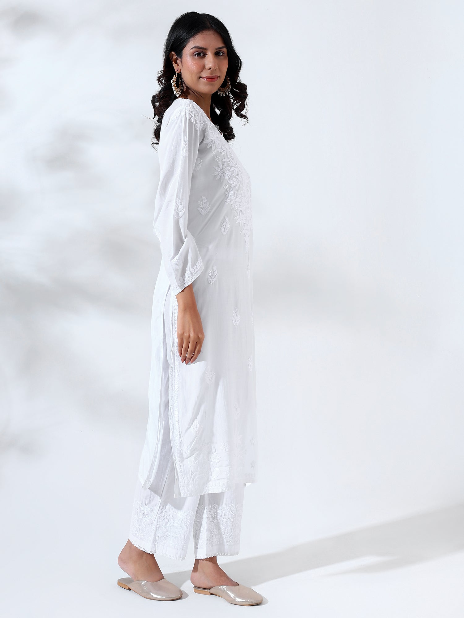 Naazneen: Luxurious white Chikankari Muslin kurti crafted with silk thread