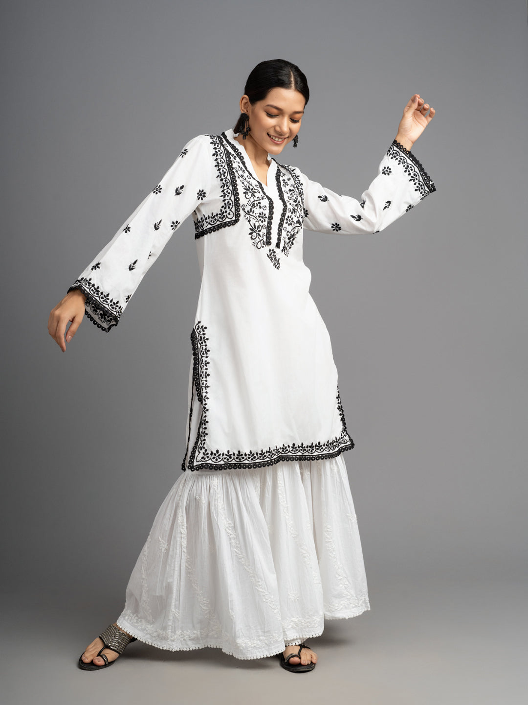 Noor: Pure cotton Monochrome chikankari kurti